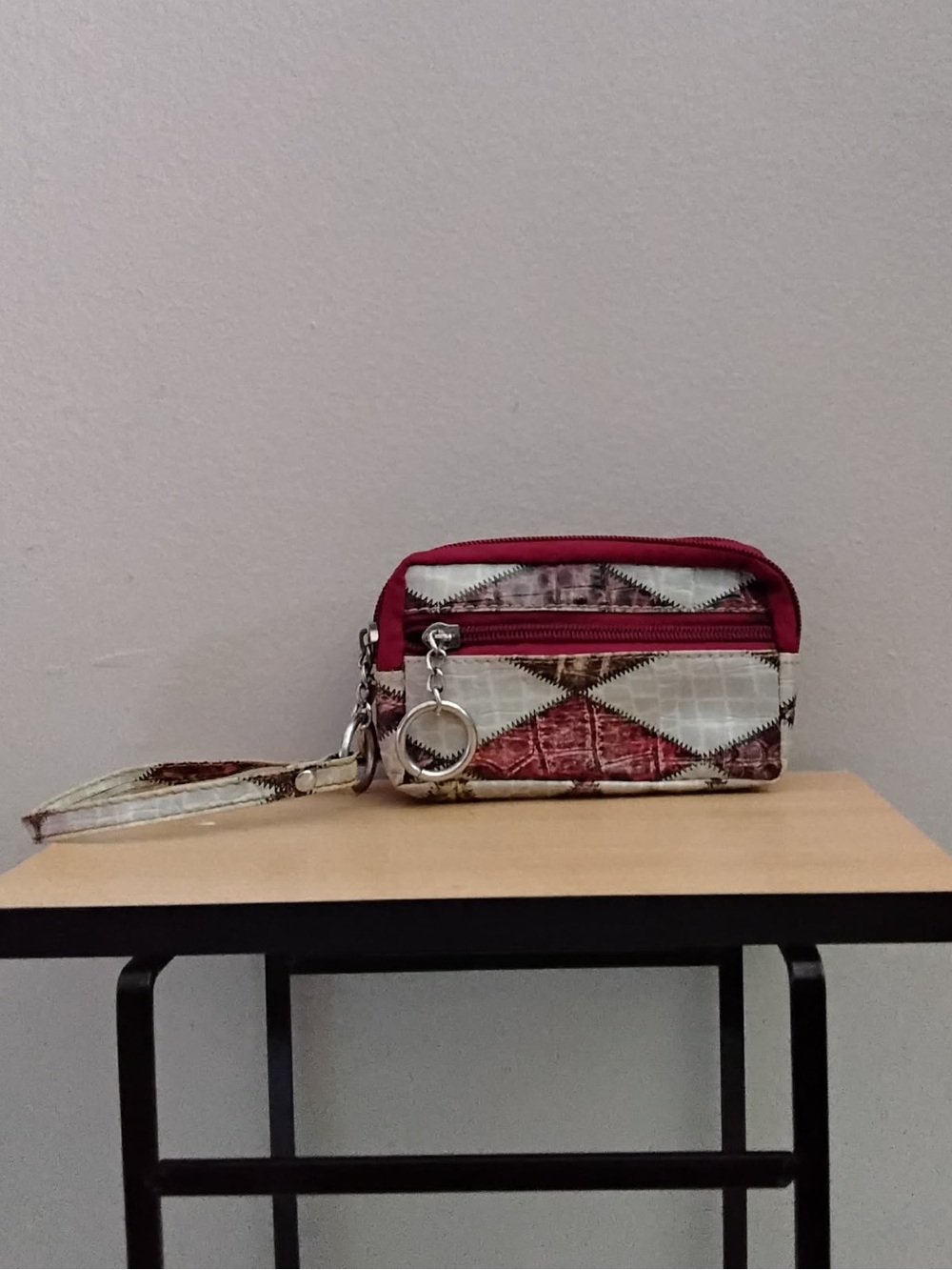 4/$20➡️ Vintage Wristlet Wallet in Red Patchwork Print – EUC